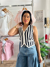 Load image into Gallery viewer, White Black Dreamed Knit Vest
