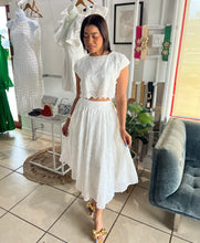 Load image into Gallery viewer, Off white embroidery flowers midi skirt set
