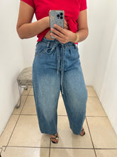 Load image into Gallery viewer, Índigo Paper Bag Waist Denim
