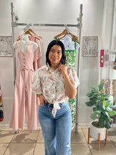Load image into Gallery viewer, White flowers eyelet top
