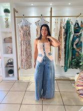 Load image into Gallery viewer, Pink Floral Button Top

