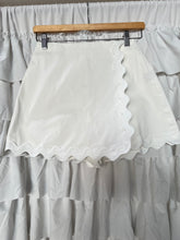 Load image into Gallery viewer, White ric rac skort
