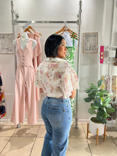 Load image into Gallery viewer, White flowers eyelet top
