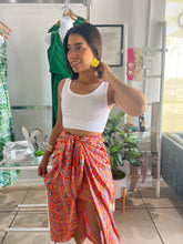 Load image into Gallery viewer, White basic crop top
